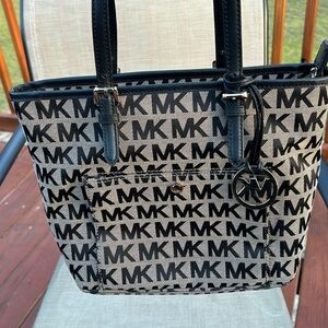 Michael Kors MD TZ SNAP PCKT TOTE